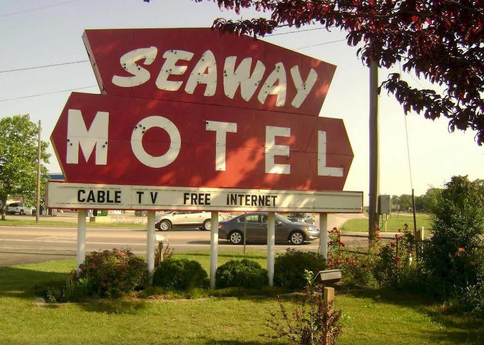 Seaway Motel Roosevelt Park Экстерьер фото
