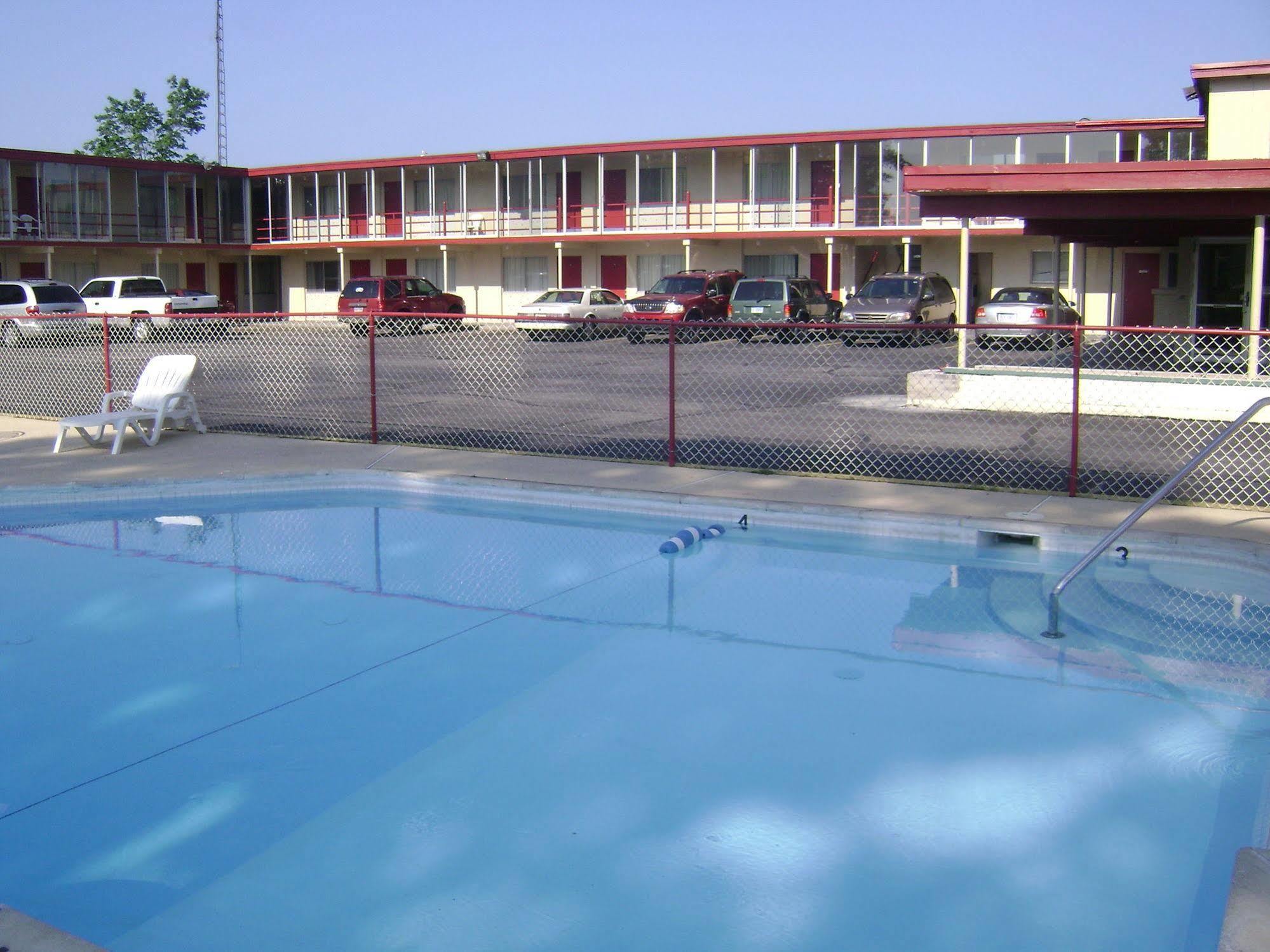 Seaway Motel Roosevelt Park Экстерьер фото