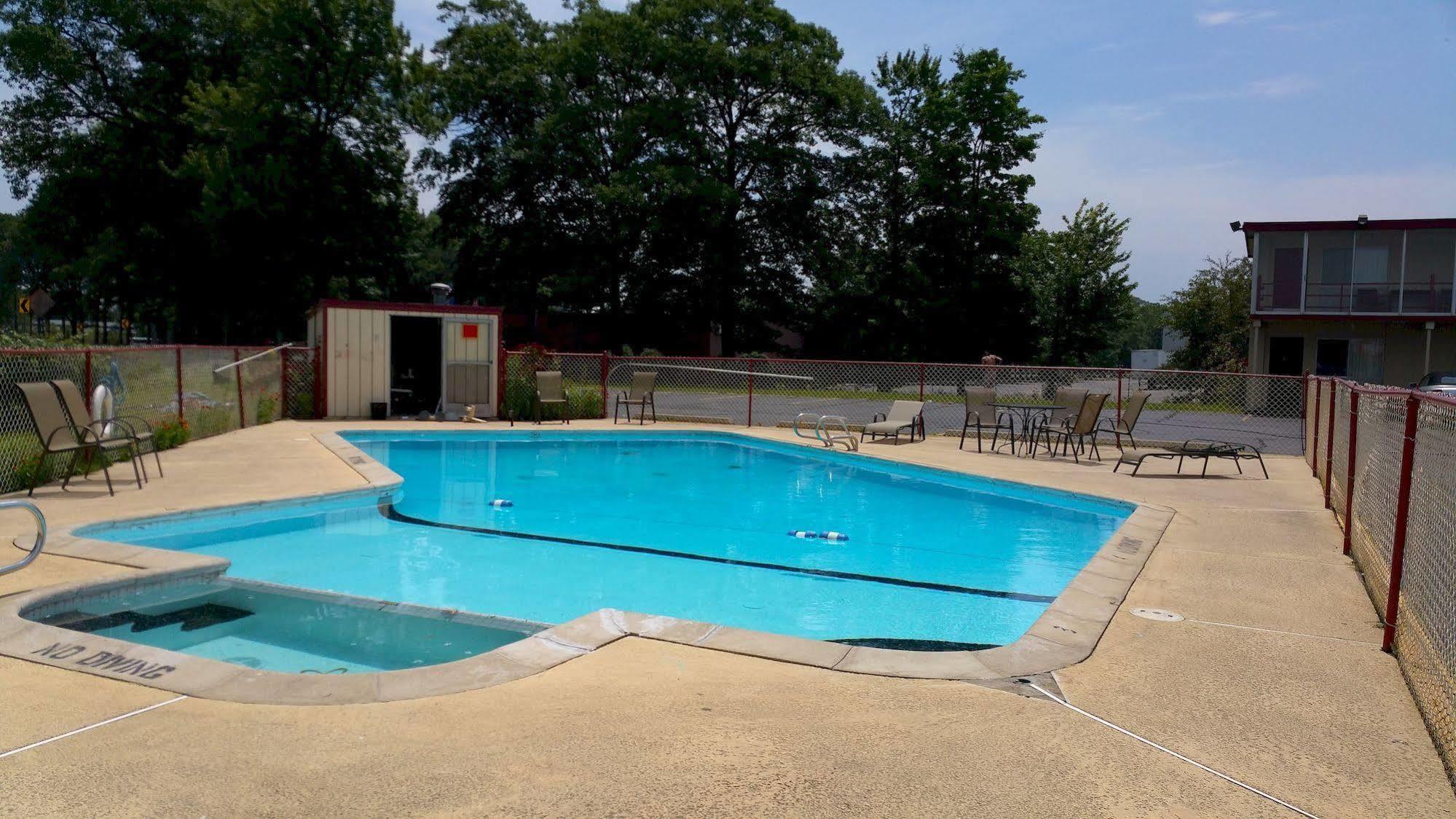 Seaway Motel Roosevelt Park Экстерьер фото